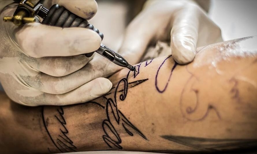 How can become an excellent tattoo artist?